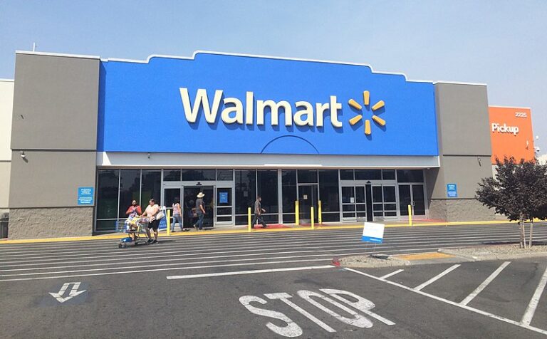 Retail Titans Unveiled: Leadership Lessons from Walmart’s Odyssey